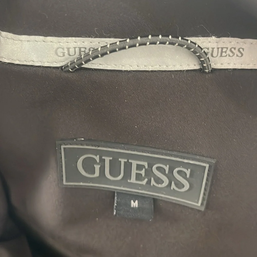 Guess men’s soft shell black nylon full zip up jacket size M